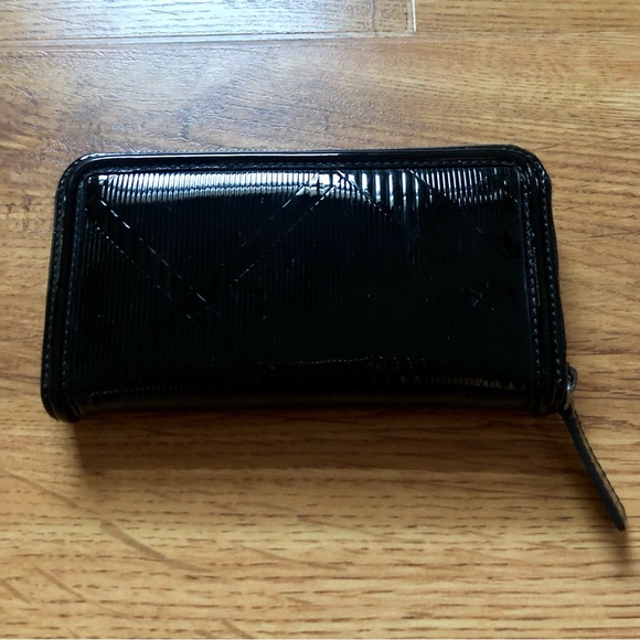 Burberry Black Patent Nova Check Zippy Wallet - Picture 3 of 11